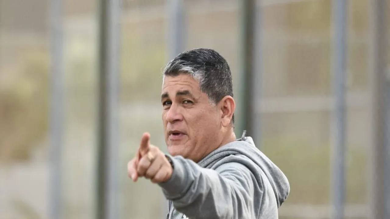 أوسكار رويز: ضيق الوقت منع قمة الأهلي والزمالك من الحكام الأجانب في 2025